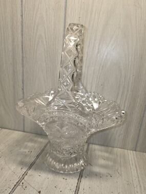 Vtg Hofbauer Byrdes Crystal Basket Etched Birds Large Handled Sawtooth Edge